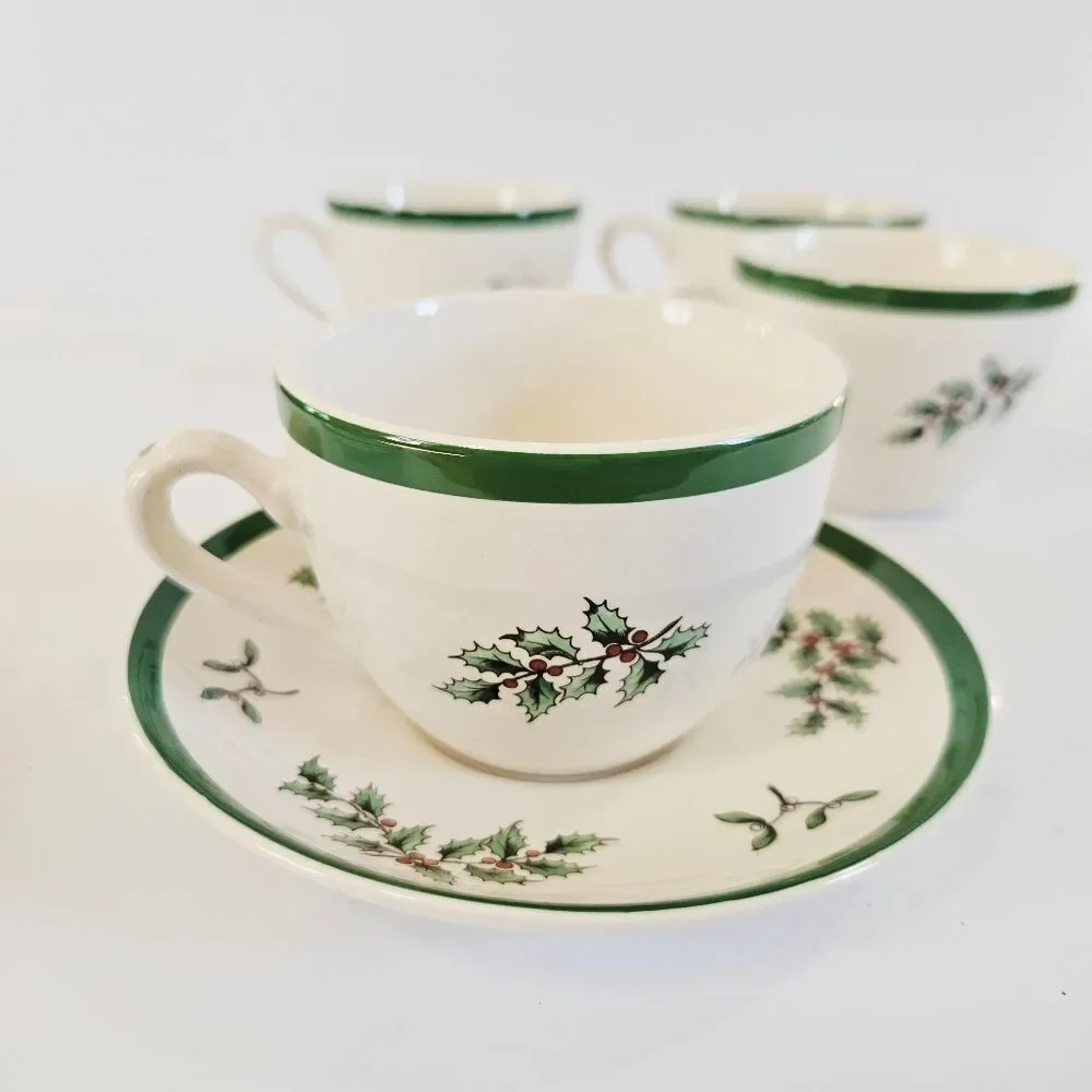 Vintage Spode England Christmas Tree Holly Eight Piece Tea Cup Saucer Set S-3324